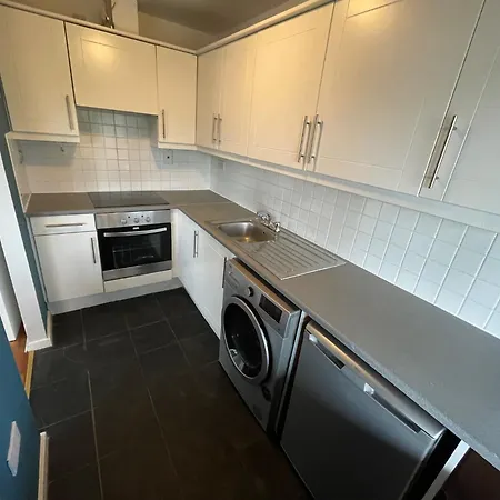 Luxury 1 Bed On The River In The City *