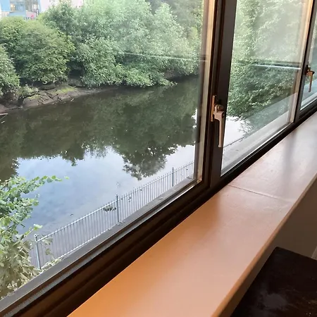 Luxury 1 Bed On The River In The City *