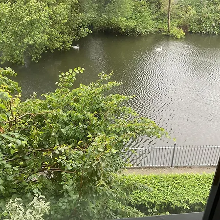 Daire Luxury 1 Bed On The River In The City